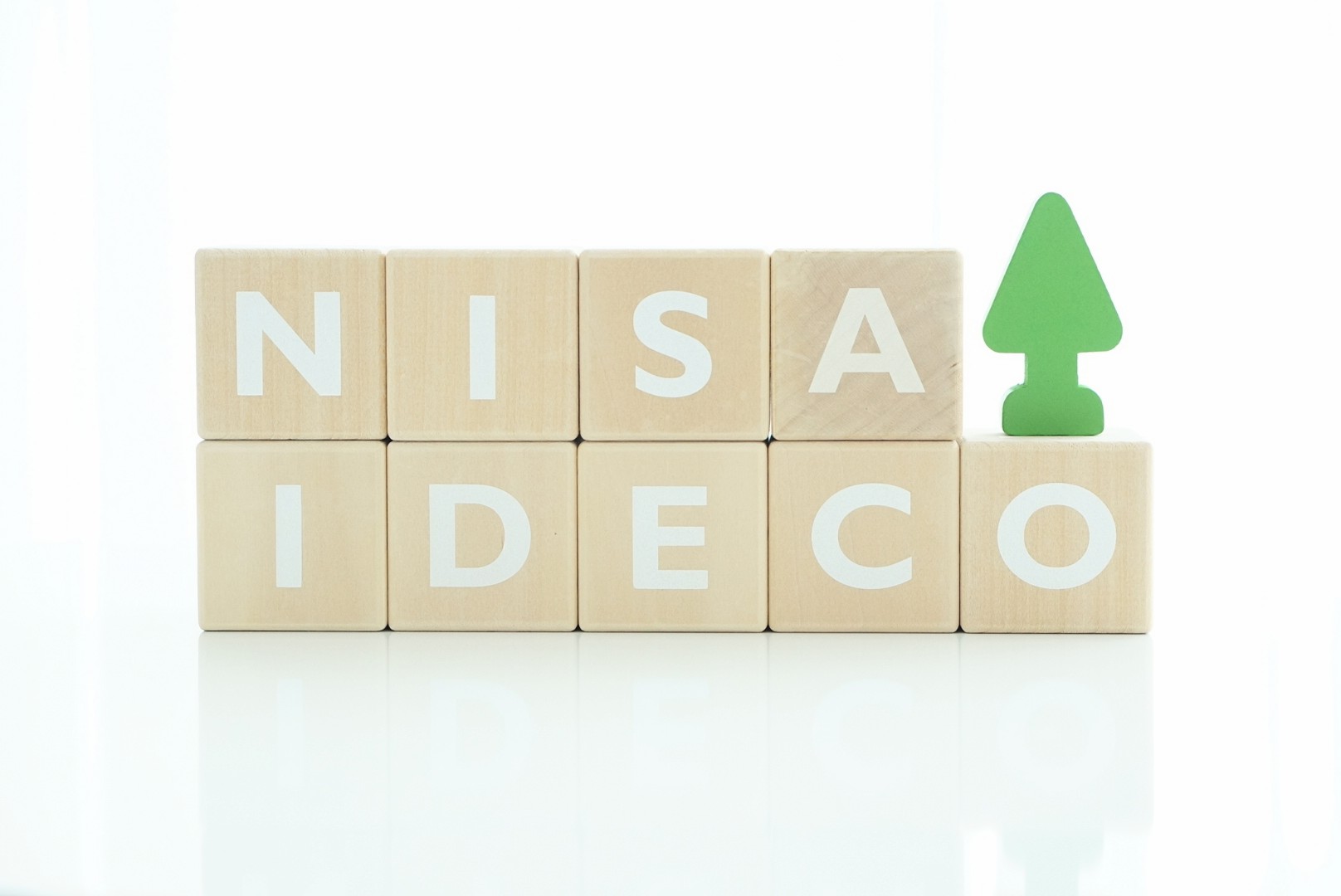 Idecoとnisa つみたてnisaの違いを徹底比較 併用やリスクも解説 暮らしのぜんぶ